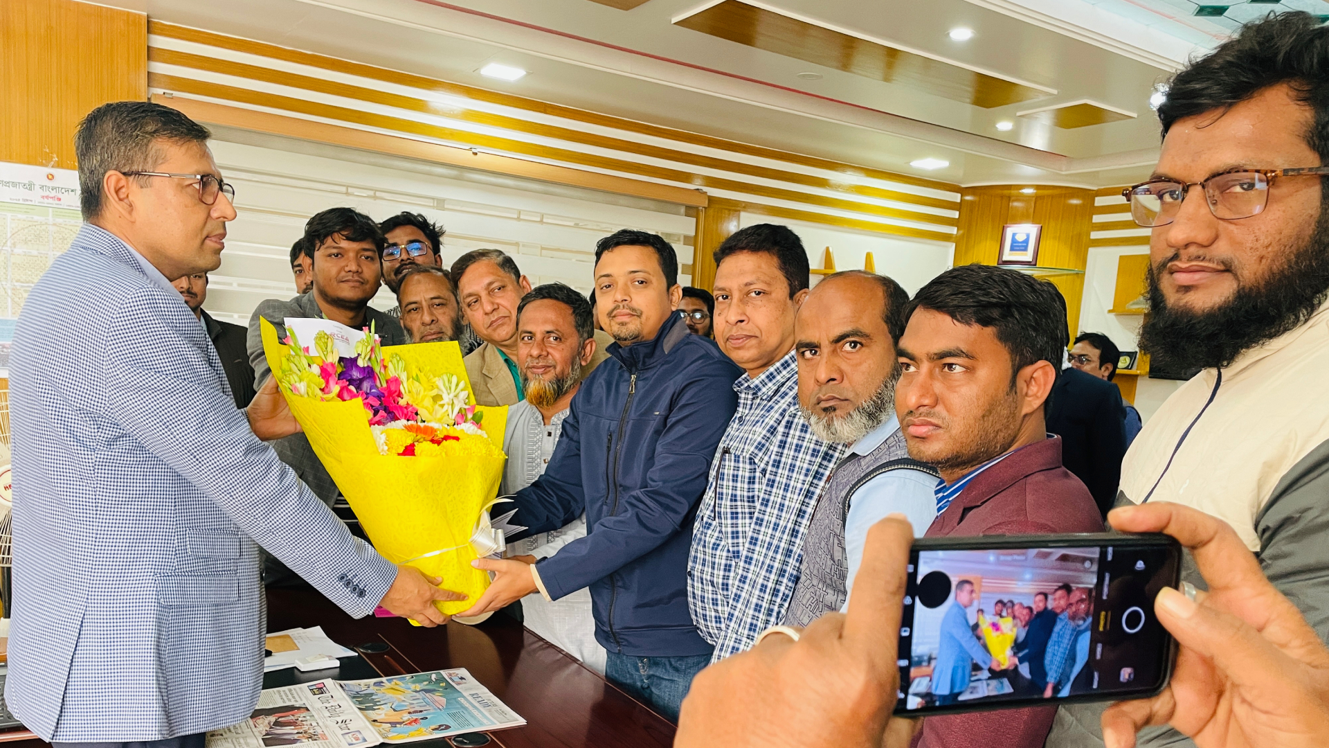 প্রথম পাতা slide 04